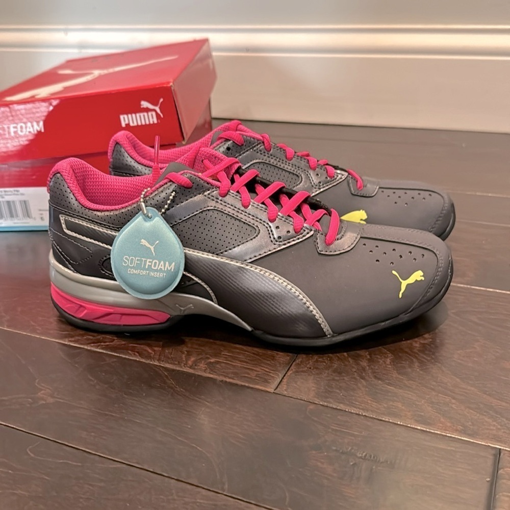 Puma women’s Tazon softfoam NIB 8.5